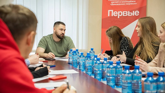 Денис Шимановский встретился с руководителями молодежных организаций 